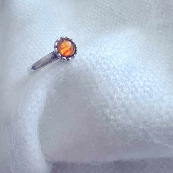 Stunning Sterling Silver ring with an Amber Stone. Size 7. - Picture 3 of 12